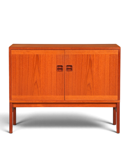 Hauptstadt Möblerei Mid Century Kommode aus Holz mit zwei Türen und markanter Maserung im 60er Jahre Retro Design