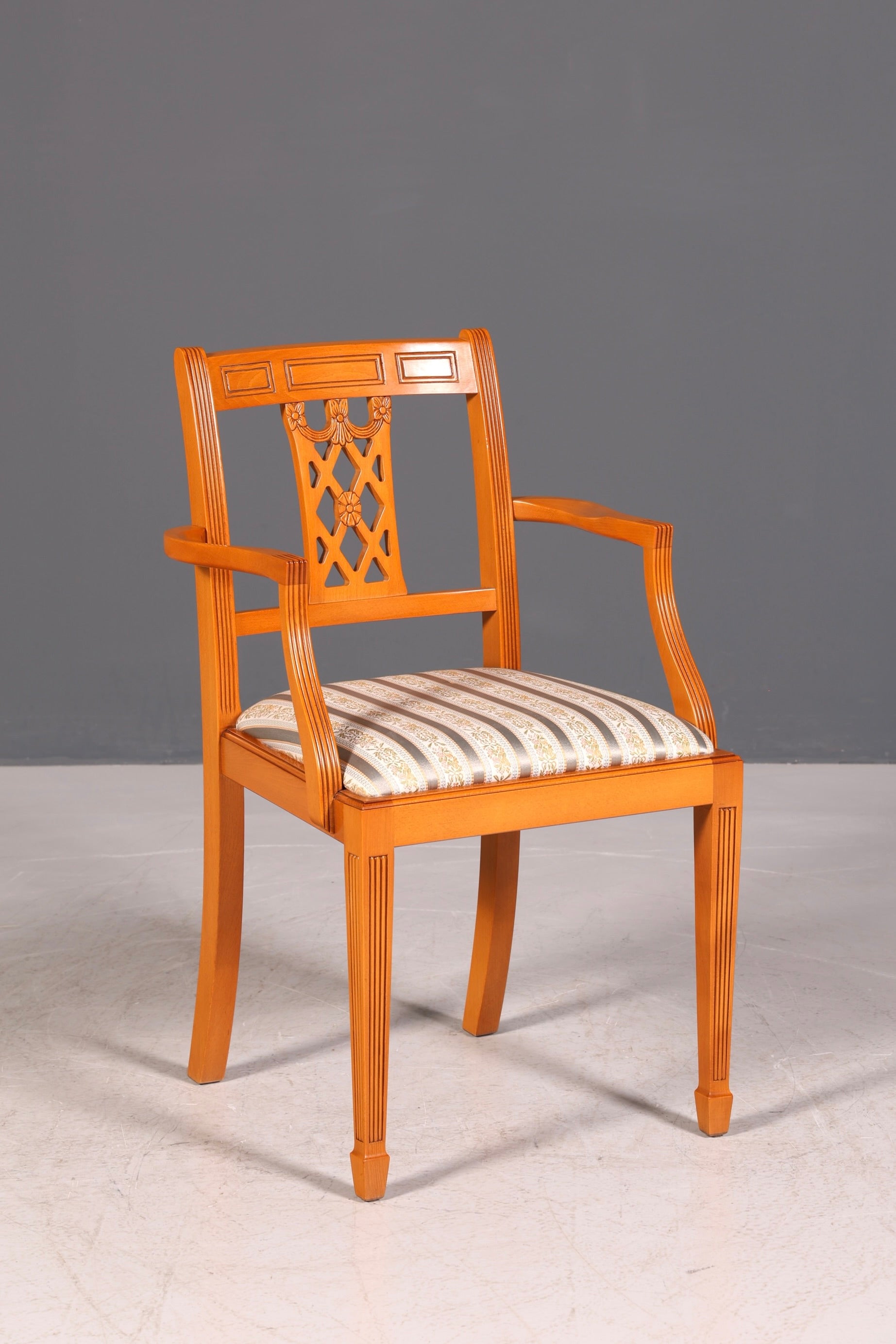 Wunderschöner Englischer Stuhl UK Küchenstuhl Antik Stil Sekretär Stuhl Polsterstuhl Armlehnstuhl 1 von 2