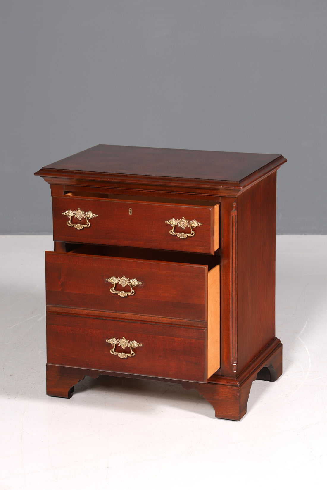 Traumhafte Kommode der Marke Drexel Heritage USA Antik Stil Nachttisch Schlafzimmer Kommode