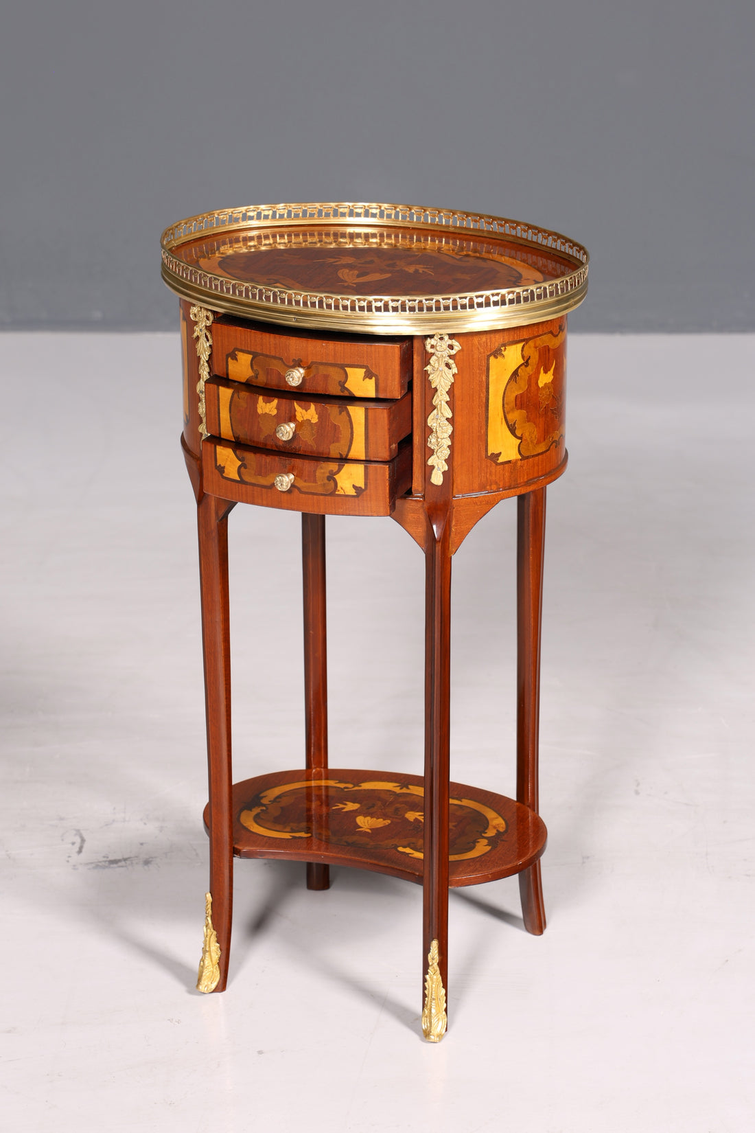 Beautiful Baroque Louis XV style side table, storage table, solid wood chest of drawers, antique style 