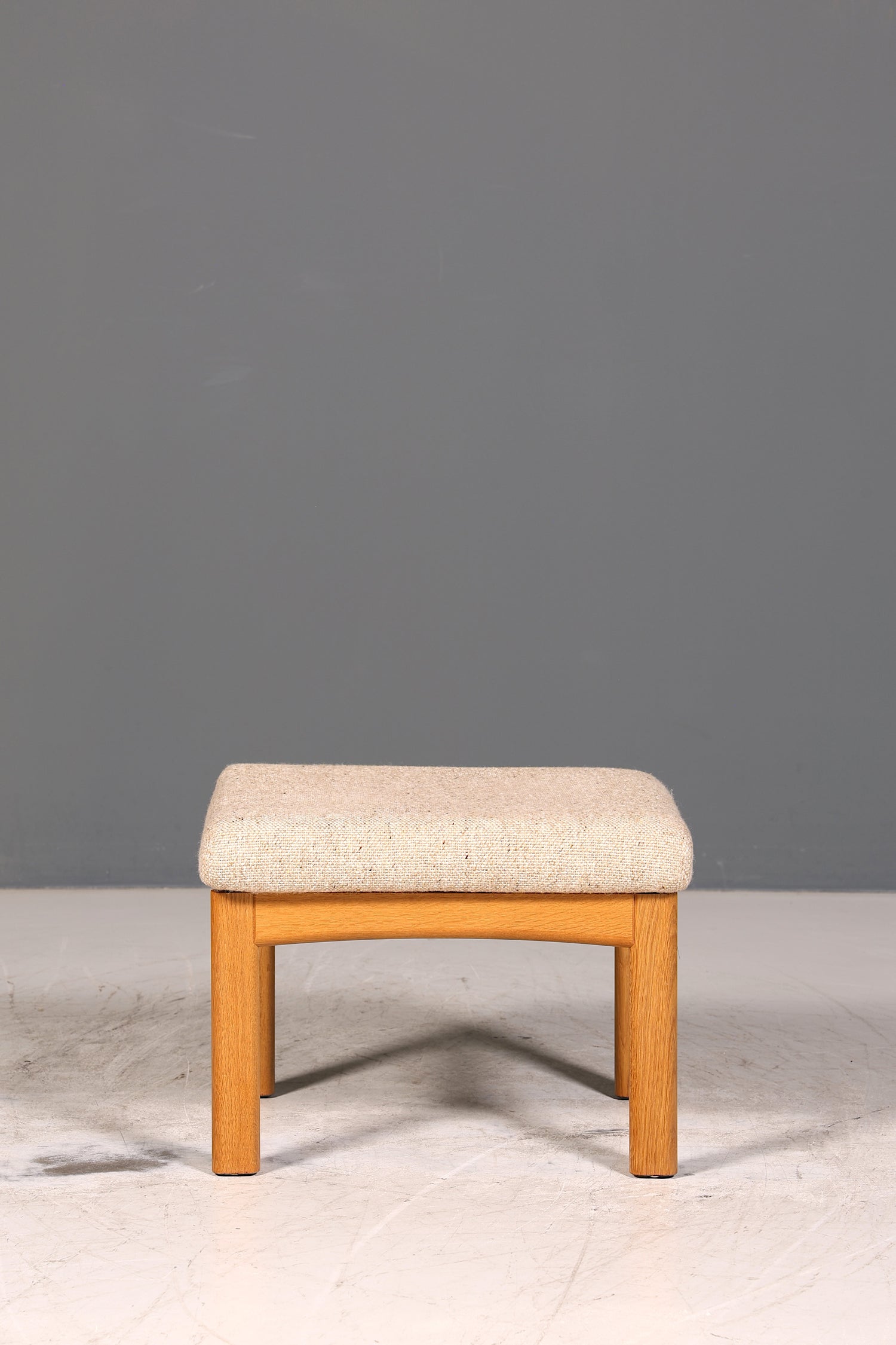 Wunderschöner Original Dyrlund Hocker Mid Century Fussablage echt Holz Schemel Polsterhocker