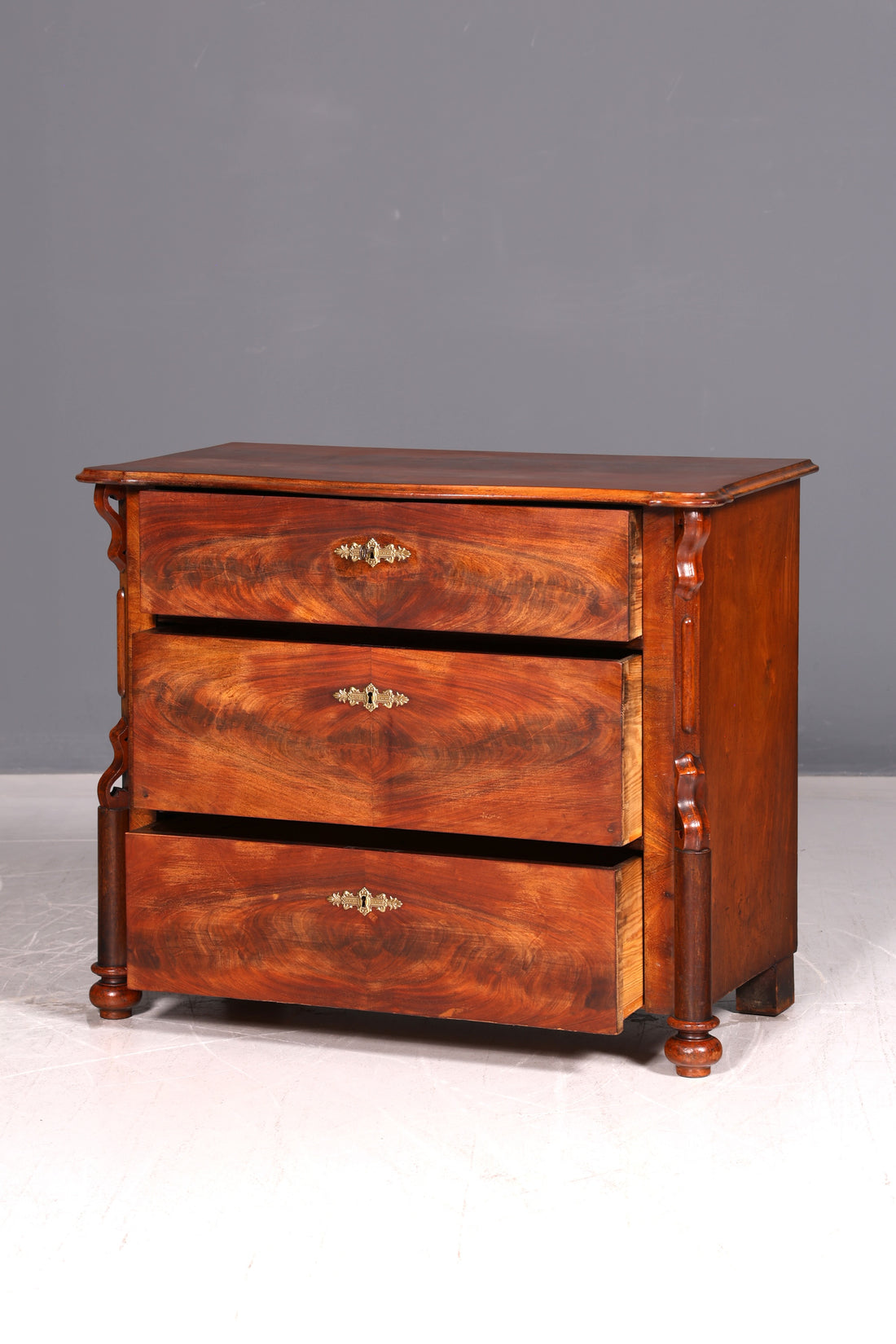 Beautiful Louis Philippe Chest of Drawers Walnut Gründerzeit Sideboard circa 1880 Drawer Chest Antique Linen Chest