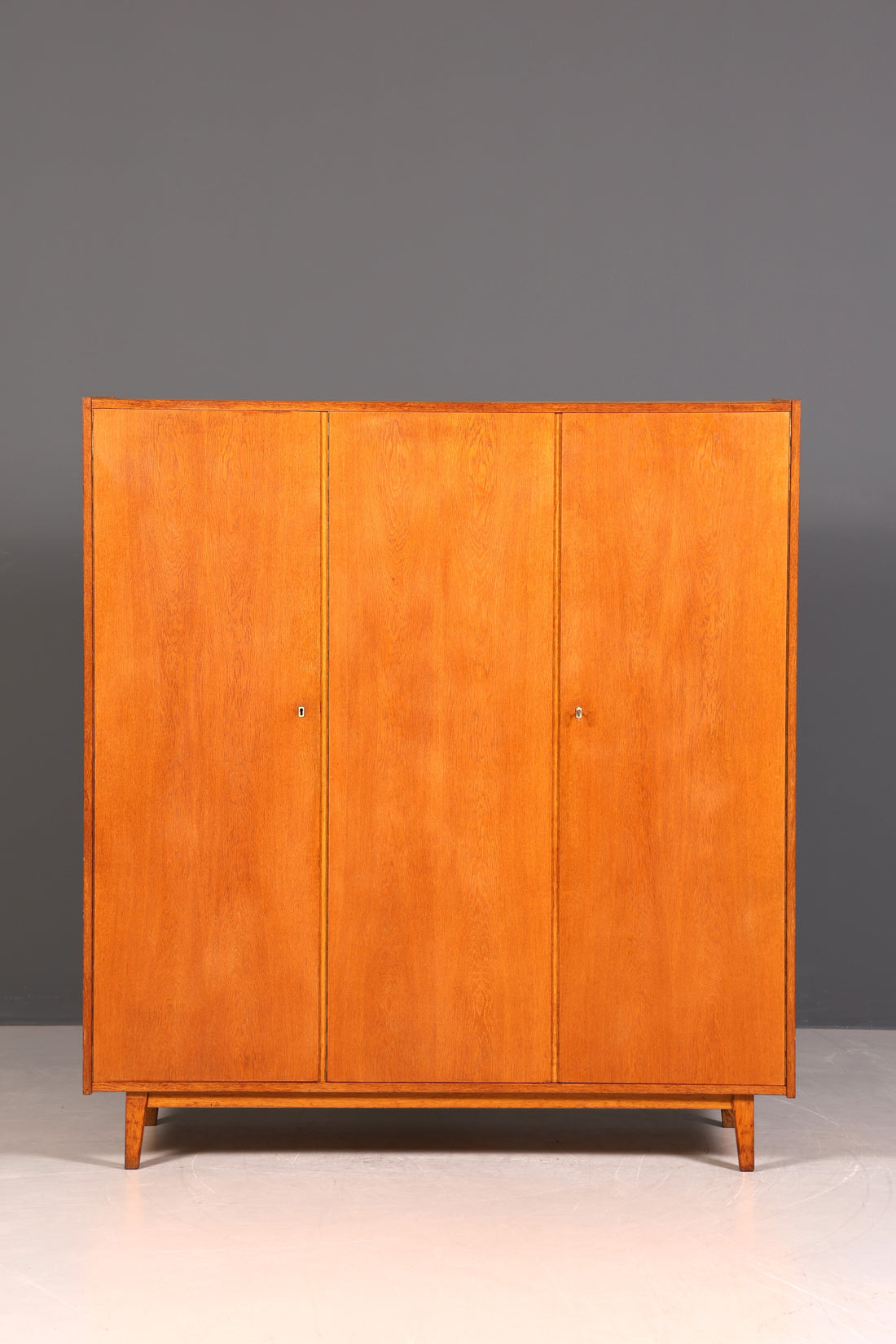 G384 Finish Traumhafter Mid Century Kleiderschrank Vintage Schrank Retro Wäscheschrank (Kopie)