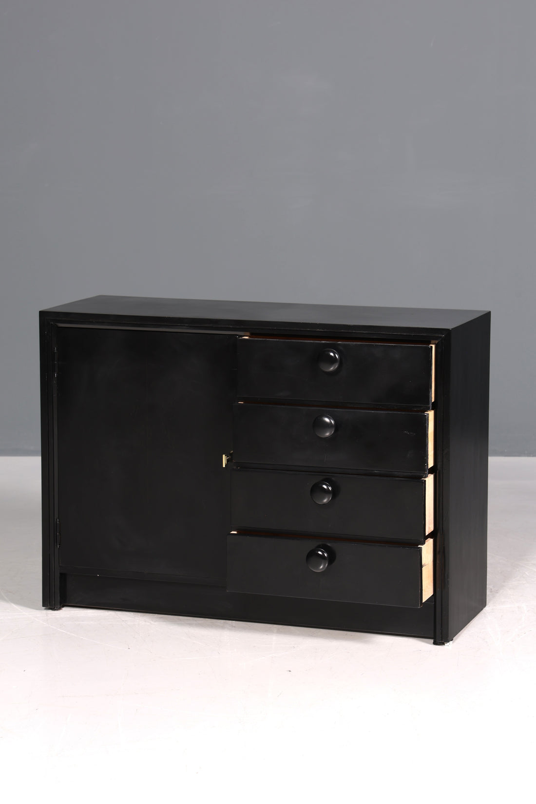 Beautiful Art Deco style sideboard circa 1940, chest of drawers, cabinet