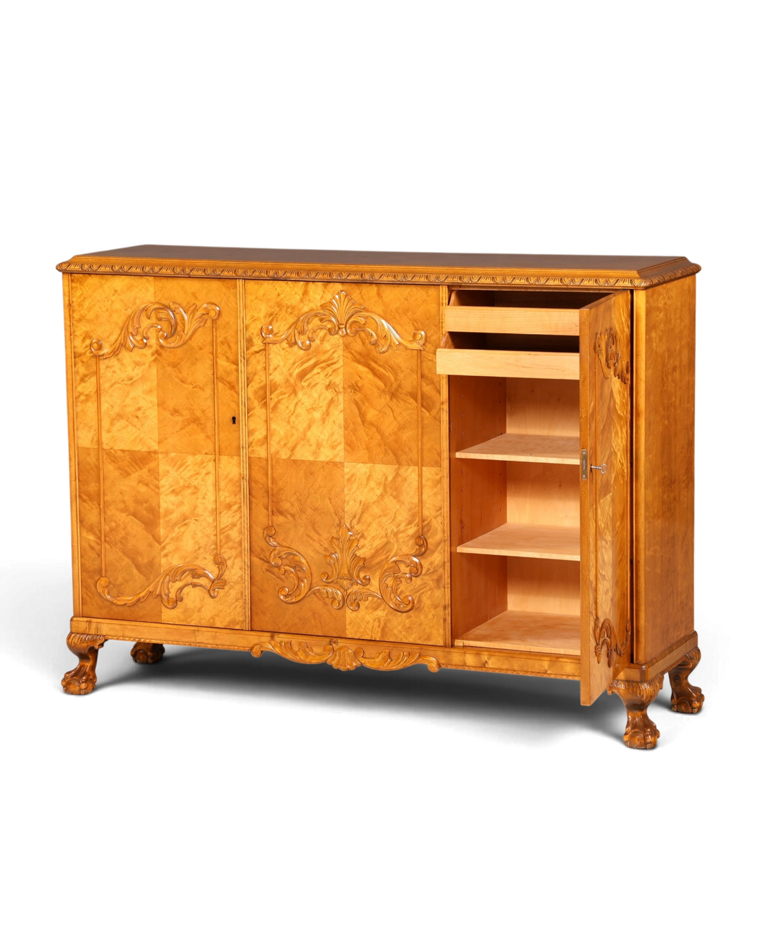Hauptstadt Möblerei Chippendale Highboard aus massivem Holz mit kunstvollen Schnitzereien und offener Tür
