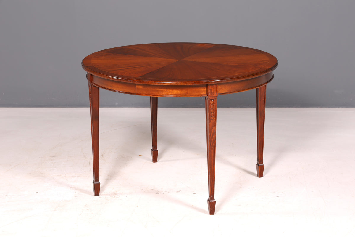 Beautiful English table, extendable dining table, antique mahogany, 1960s, kitchen table, oval