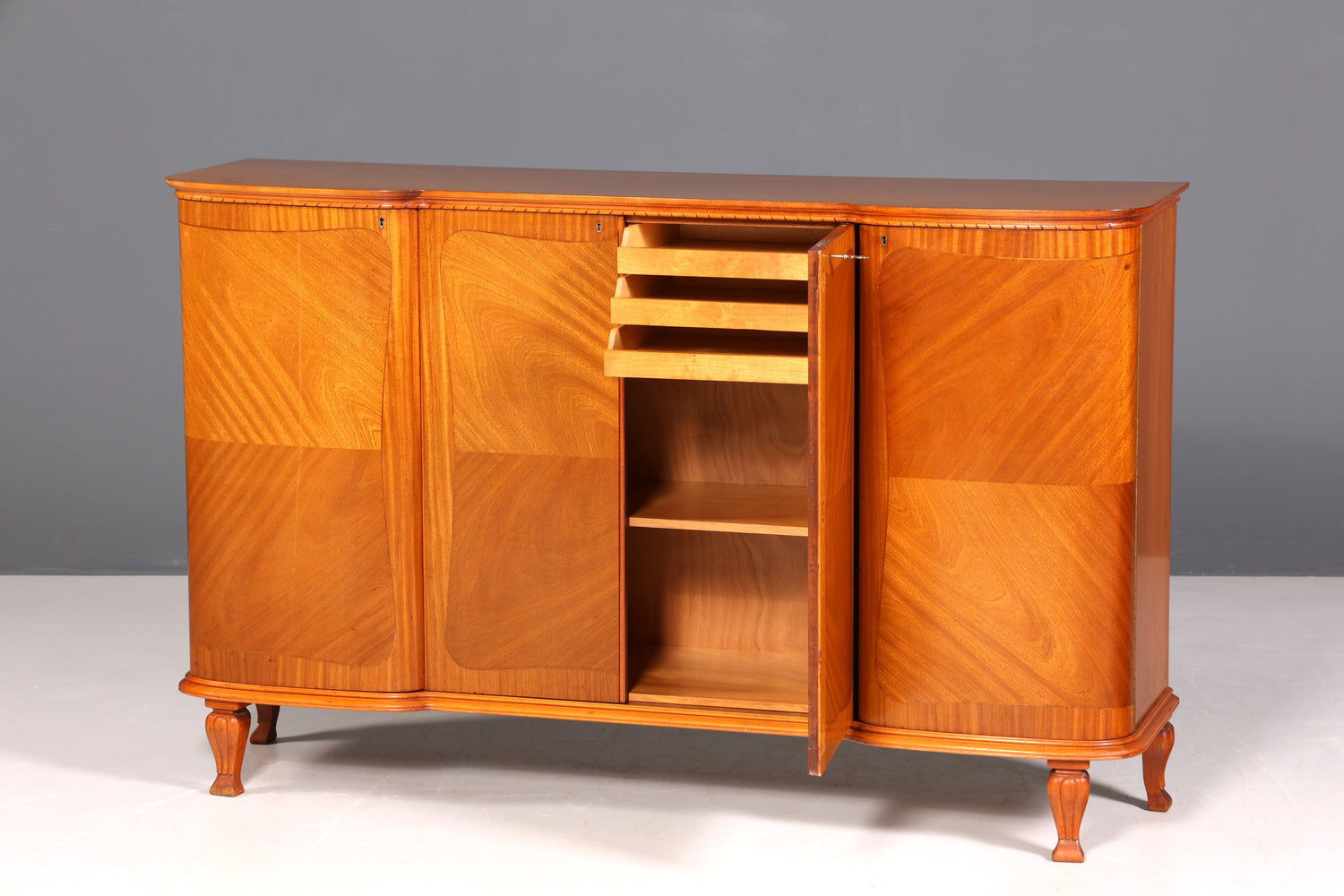 F859 Finish cm Wunderschöne Art Deco Vitrine Nussbaum Vitrine massiv Holz Antik Schrank