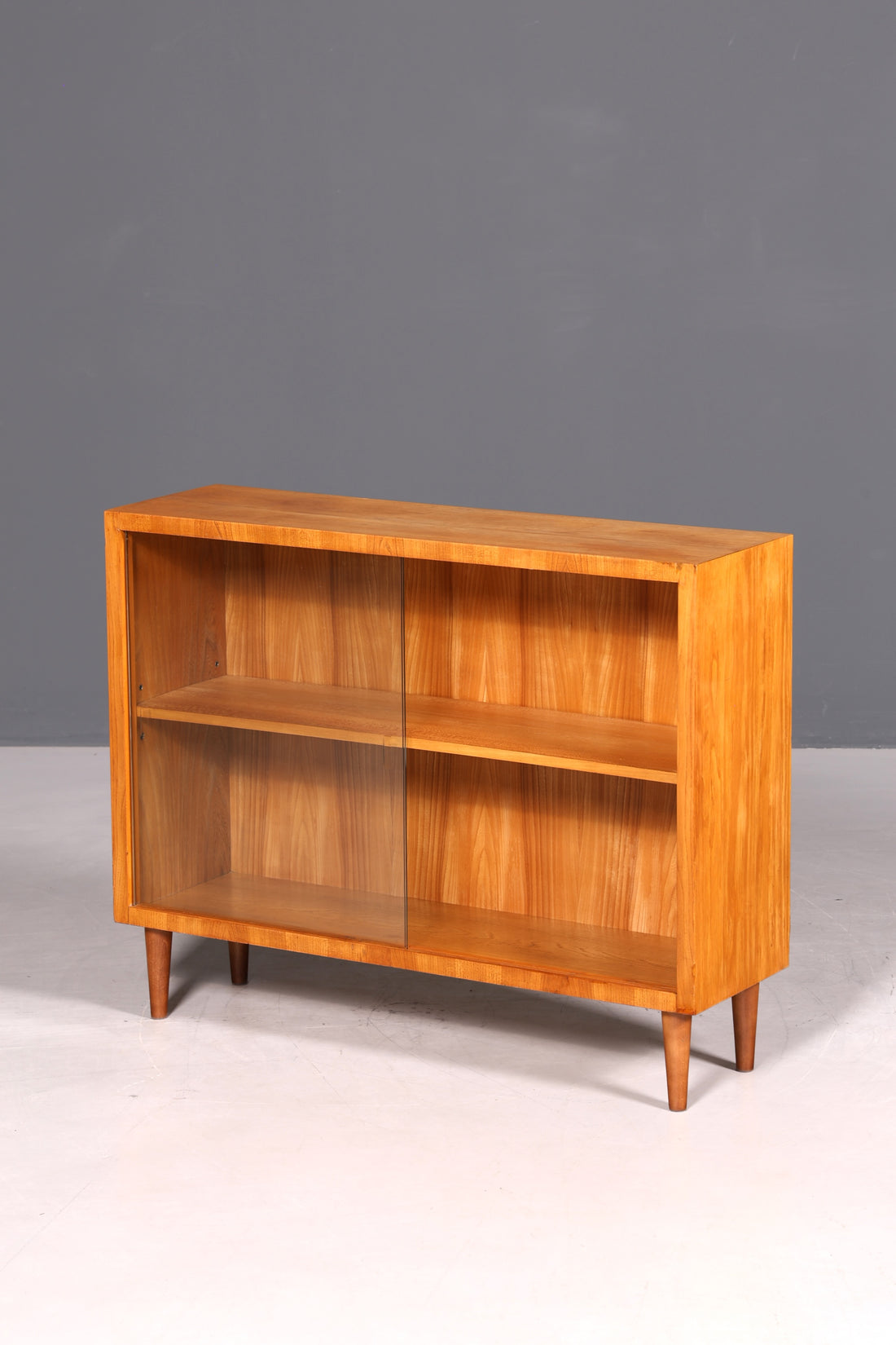 Schlichte Mid Century Vitrine Vintage Regal Retro Bücherregal Retro Bookshelf
