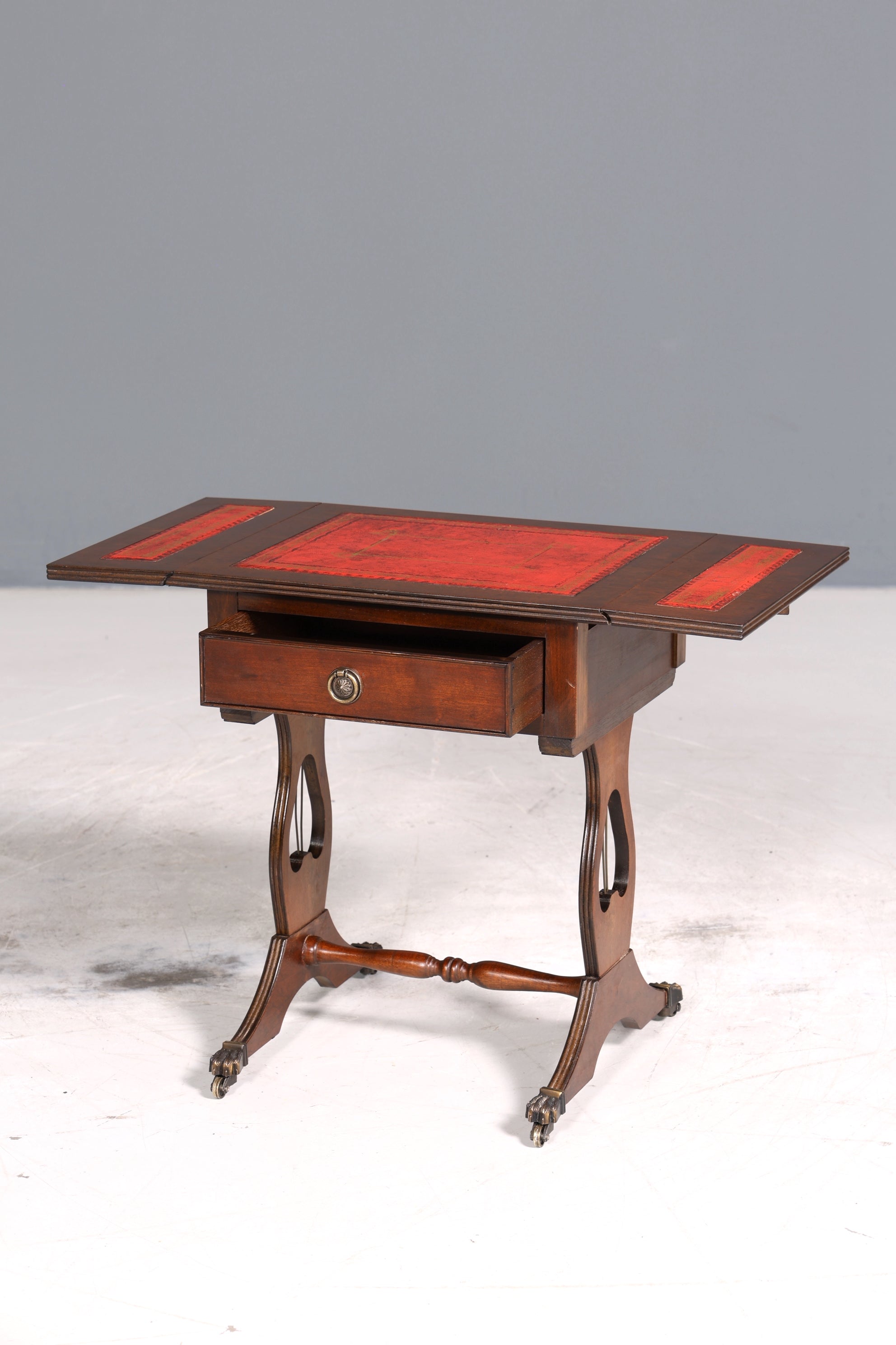 Wunderschöner Englischer Tisch Mahagoni Klapptisch Beistelltisch Englisch echt Leder Antik 60s Ablage