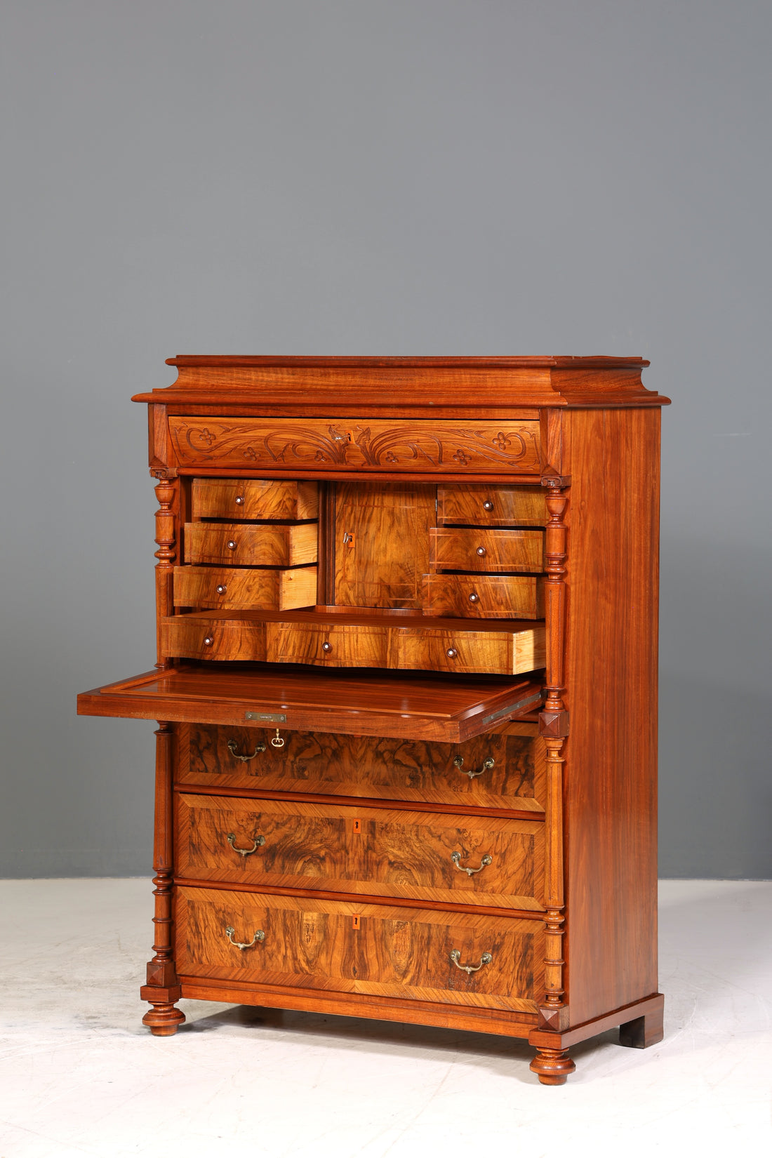 Traumhafter Louis Philippe Sekretär um 1870 Vertiko Nussbaum Highboard Kommode Sekretär Schrank