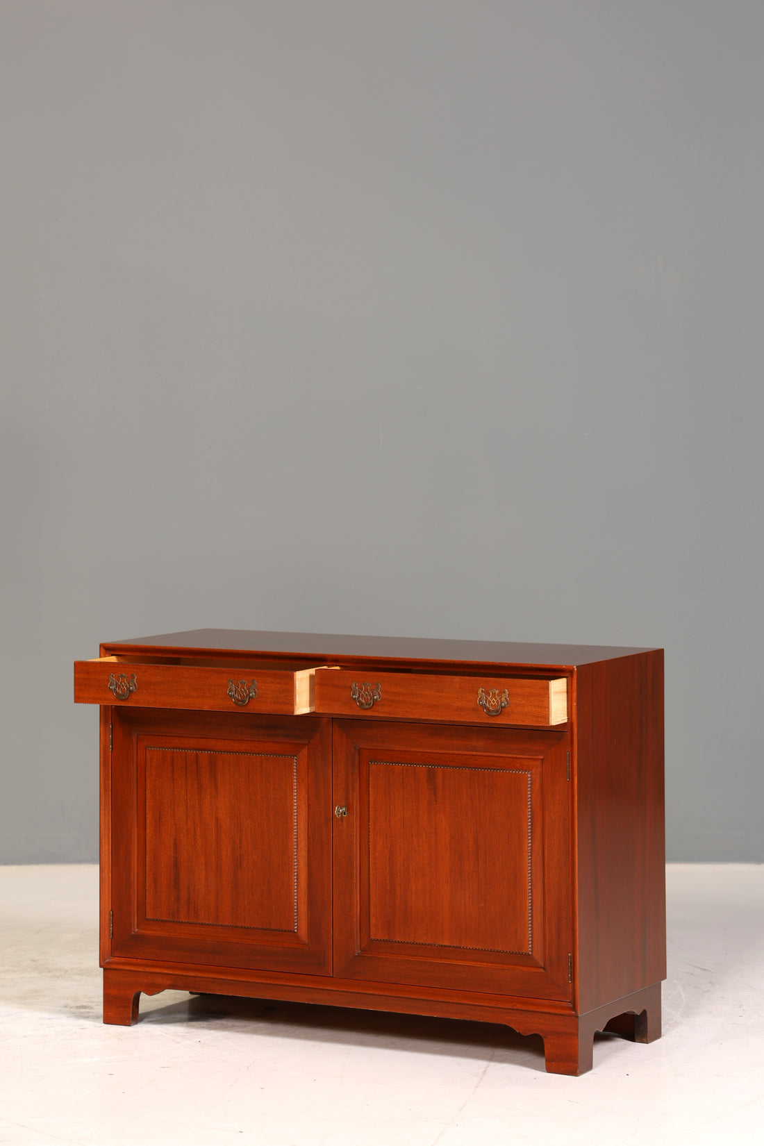 Wunderschöne Englische Kommode Holz TV Schrank echt Holz Antik Sideboard 1 von 2