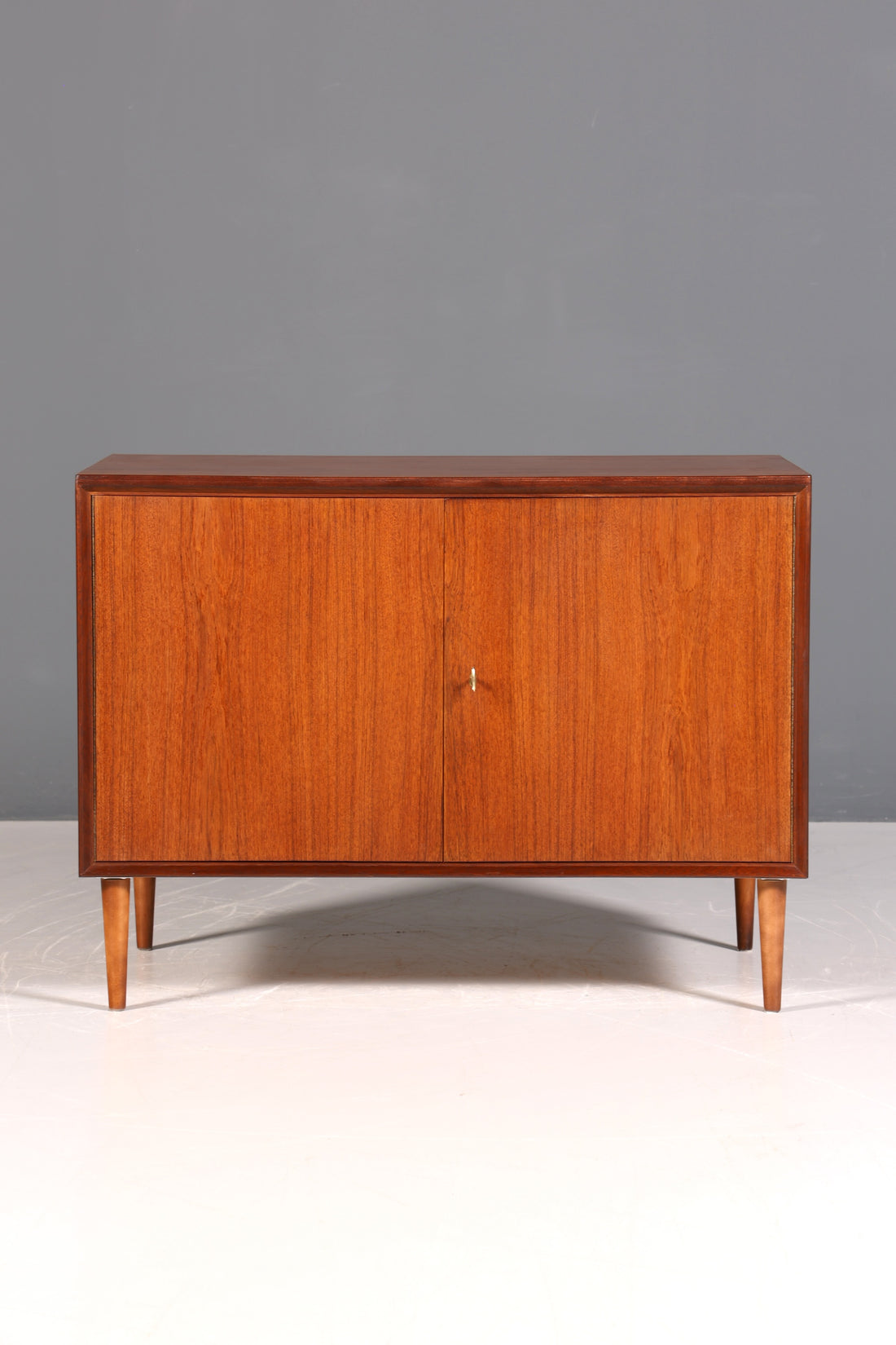Wunderschöne Mid Century Kommode Vintage Schrank Retro Flur Kommode 60s Sideboard 1 von 2