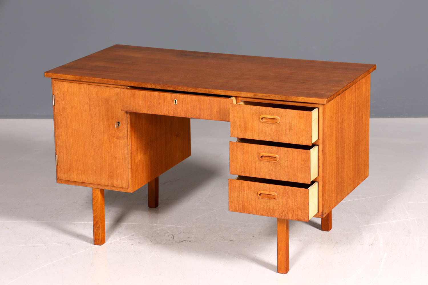 Wunderschöner Mid Century Schreibtisch Danish Design Teak Holz Bürotisch Vintage Office Table