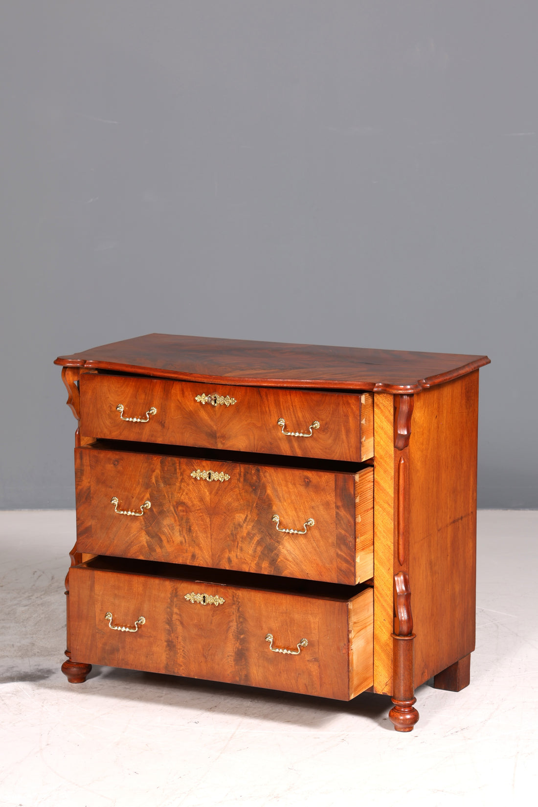 Traumhafte Louis Philippe Kommode Nussbaum Gründerzeit Schubladenkommode um 1890