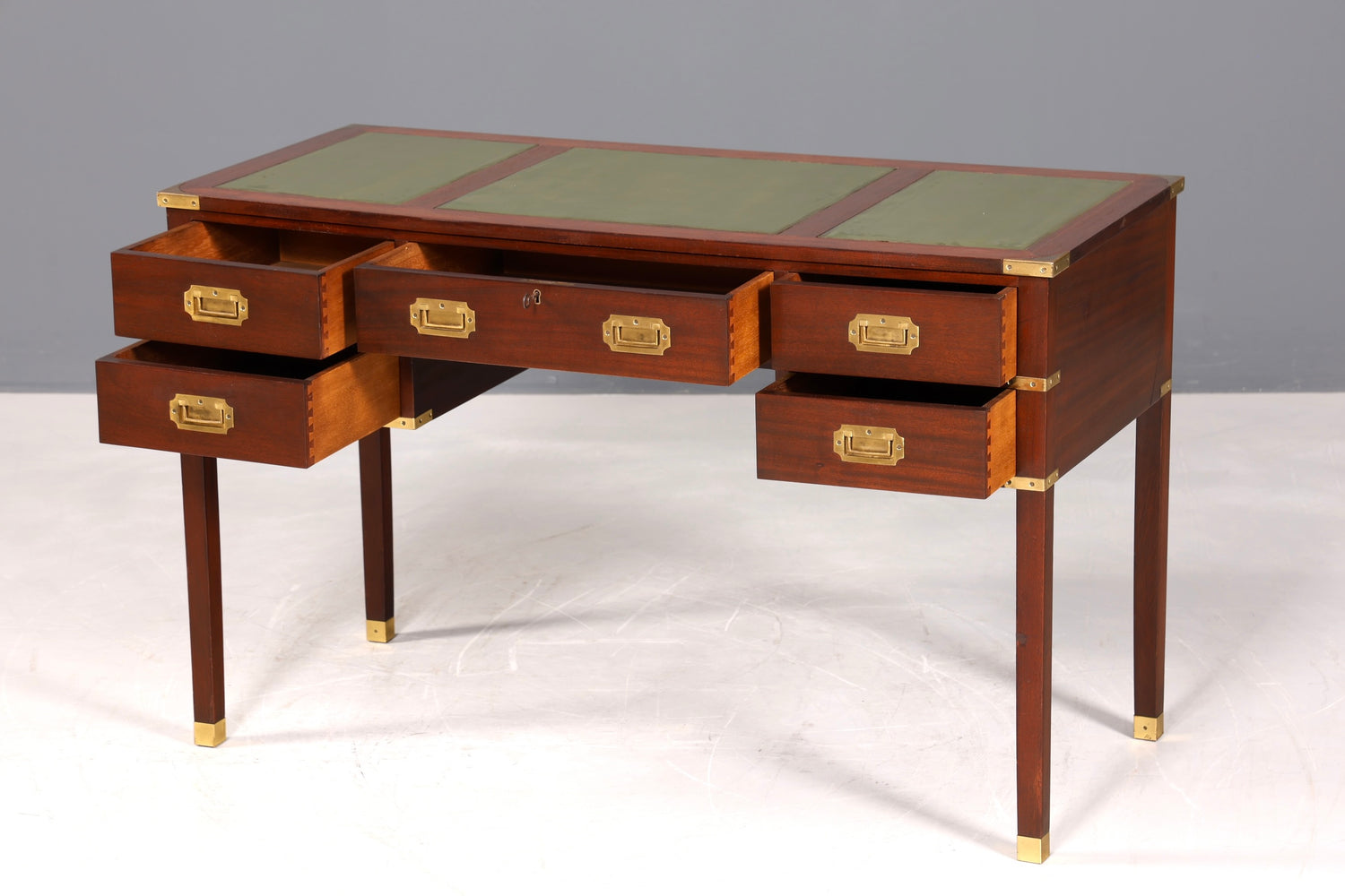 F945 Finish Edler Maritimer Schreibtisch Englischer Military Chest Bürotisch Office Table mit echt Lederauflage