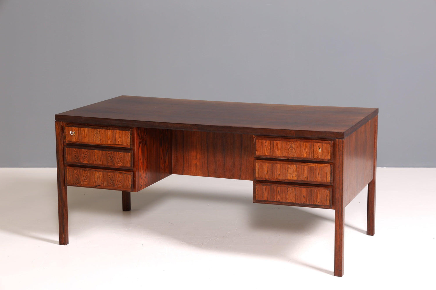 Seltener Mid Century Schreibtisch Palisander Holz "Modell 77 von Gunni Omann für Omann Jun Møbelfabrik" 1960s