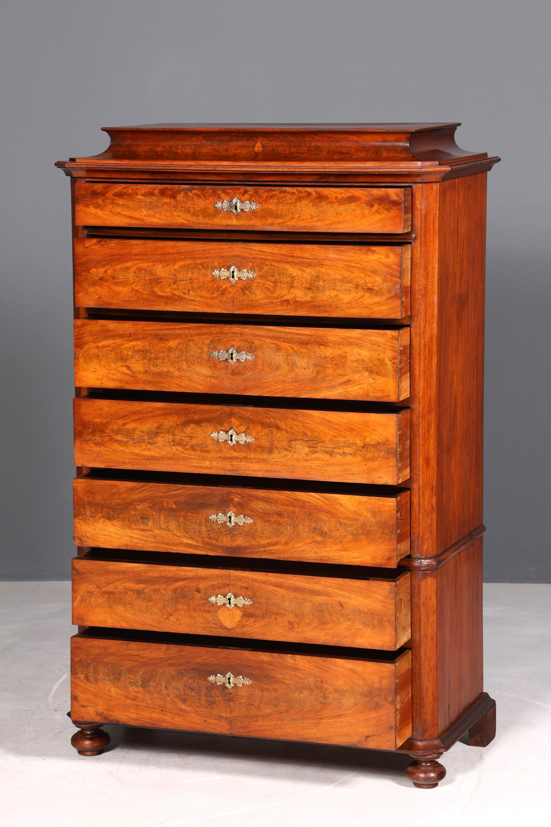 Wunderschöne Louis Philippe Chiffoniere um 1880 Gründerzeit Nussbaum Vertiko Schrank Semainier