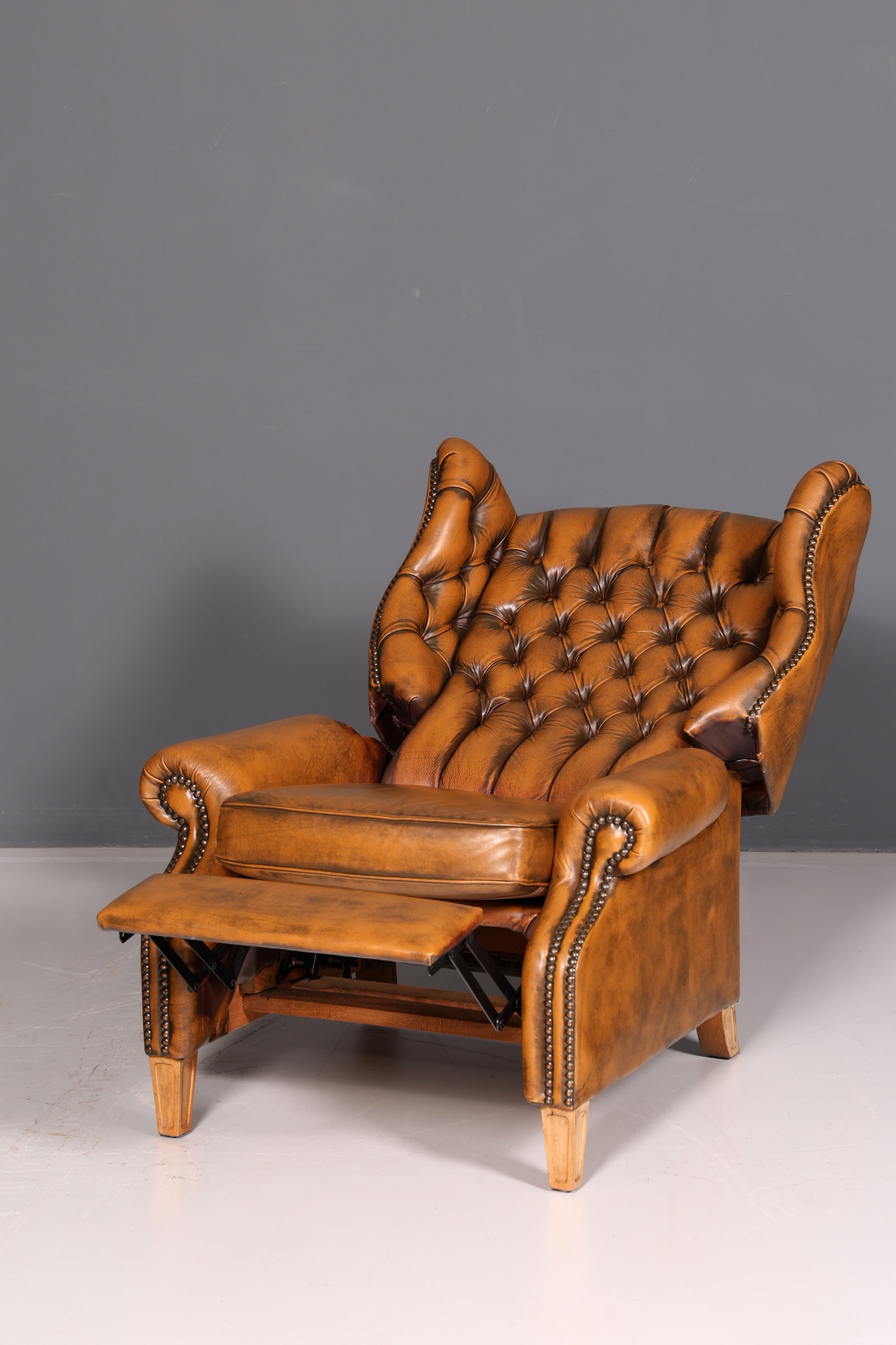 Original Chesterfield Ohrensessel Echtleder Englisch Herrensessel Ledersessel Weichleder Liegefunktion Antik Vintage