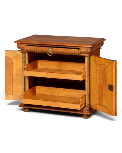 Hauptstadt Möblerei Gründerzeit Sideboard aus Echtholz mit Messingbeschlägen und zwei offenen Schubfächern