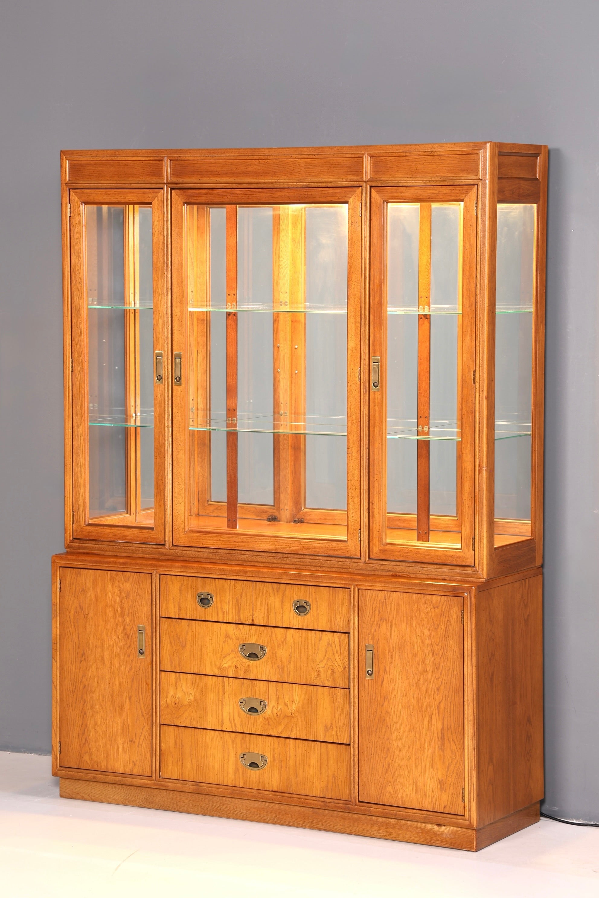 Edler Original Drexel Heritage Vitrine Bücherschrank Art Deco USA Antik Schrank Buffet Regal Glasvitrine Vintage Holz