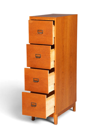 Hauptstadt Möblerei Mid Century Aktenschrank aus massivem Holz mit vier Schubladen im Bauhaus-Stil