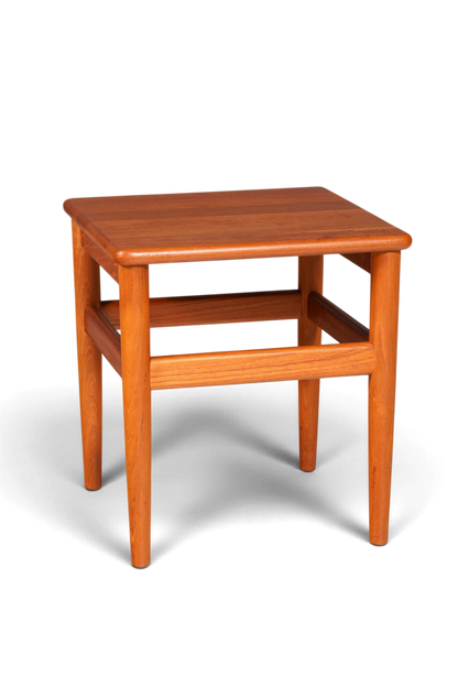 Hauptstadt Möblerei Mid-Century Beistelltisch aus Teakholz im dänischen Design mit quadratischer Platte