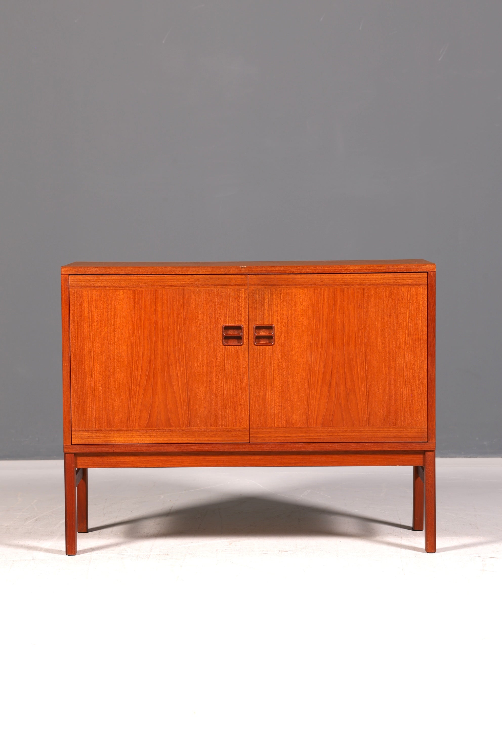 Wunderschöne Mid Century Kommode Vintage Schrank Retro Flurkommode 60s Sideboard Designklassiker
