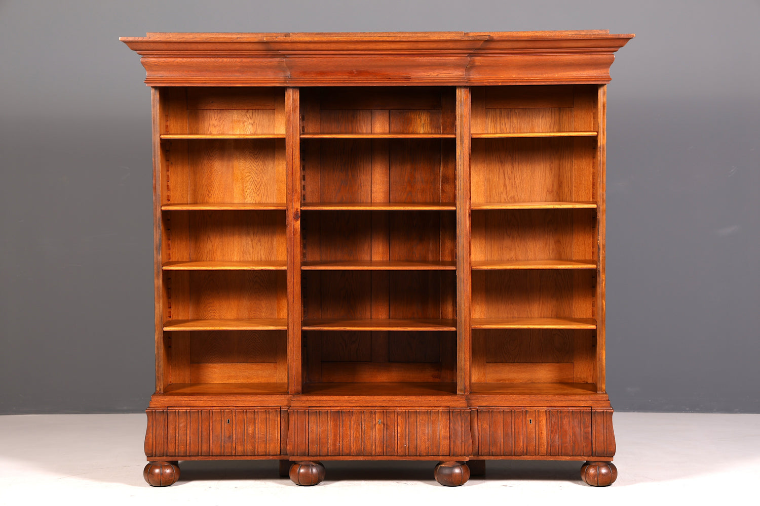 Traumhaftes Jugendstil Bücherregal Regal Gründerzeit um 1900 Antik Buchablage Eiche