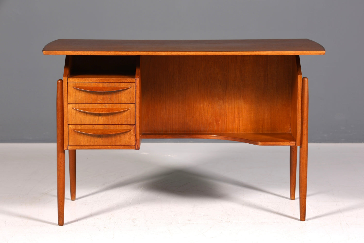Wunderschöner Mid Century Schreibtisch Danish Design Teak Holz Bürotisch Vintage Office Table