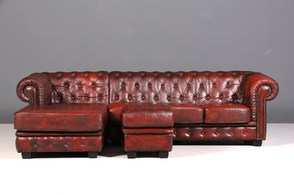 Wunderschönes seltenes Original Chesterfield Sofa mit Hocker 4- Sitzer echt Leder Oxblood Couch Englisch Eckcouch