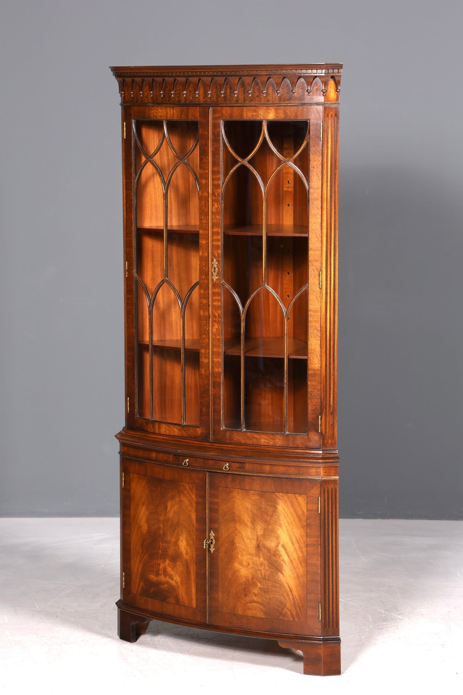 Wunderschöne Georgischer Eckvitrine Mahagoni Antik 50s echt Holz Schrank Englisch Eckschrank Glasvitrine