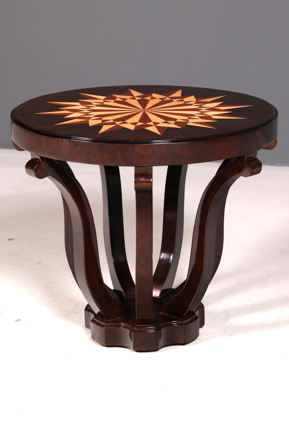 Beautiful Art Deco-style coffee table, antique-style luxury side table, living room accent table