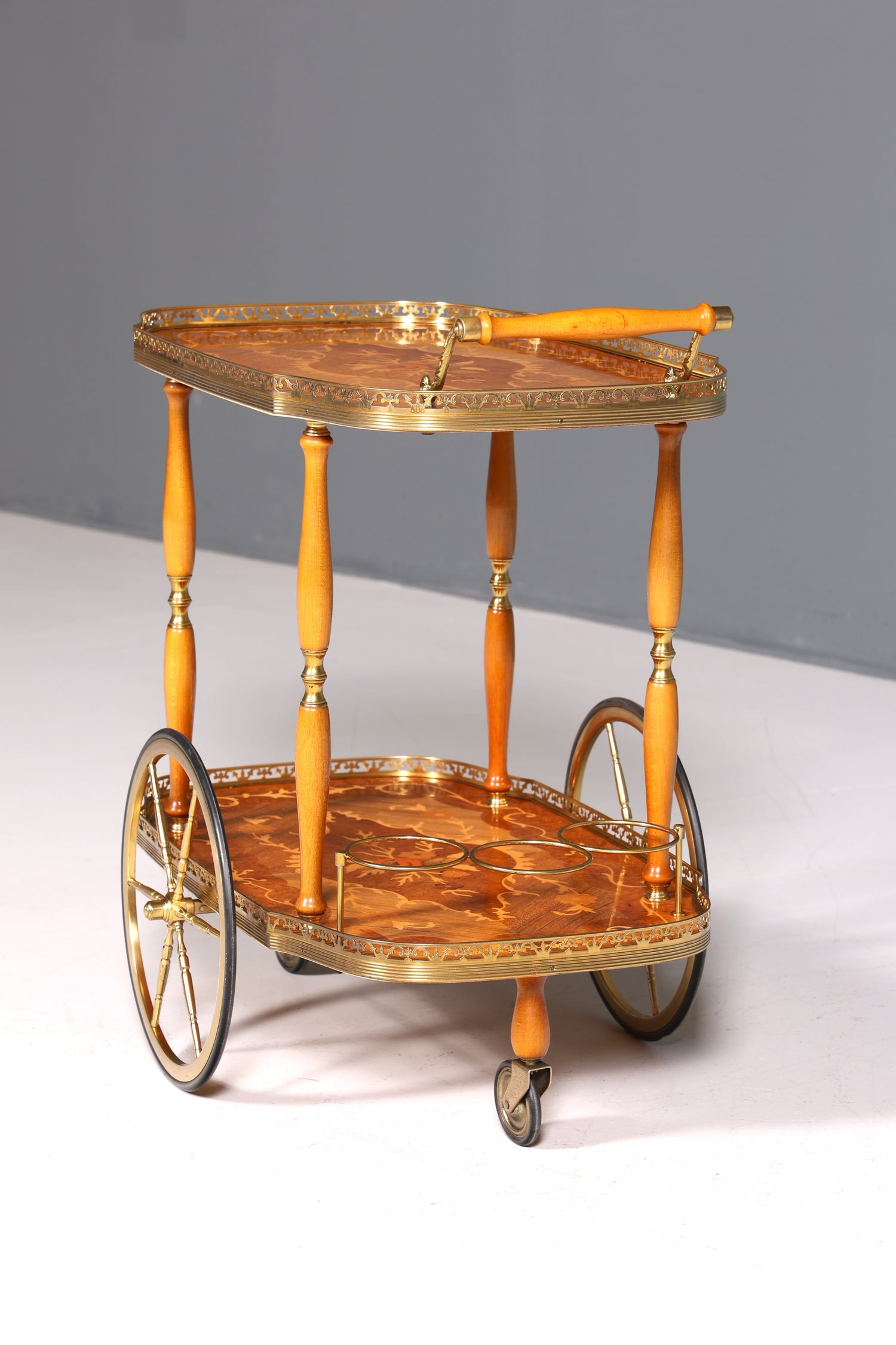 Traumhafter Servierwagen im Barock Stil Bar Wagen mit Intarsien Klapp Teewagen