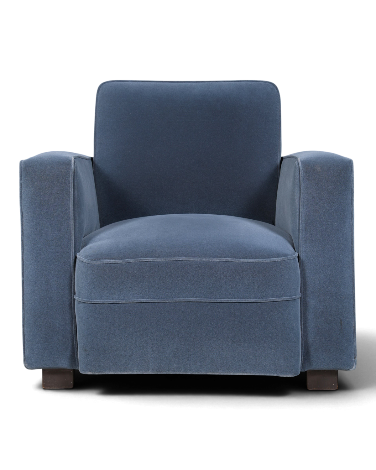 Hauptstadt Möblerei H874 Sessel in blauem Samt mit modernem, geradlinigem Design und dunklen Holzfüßen