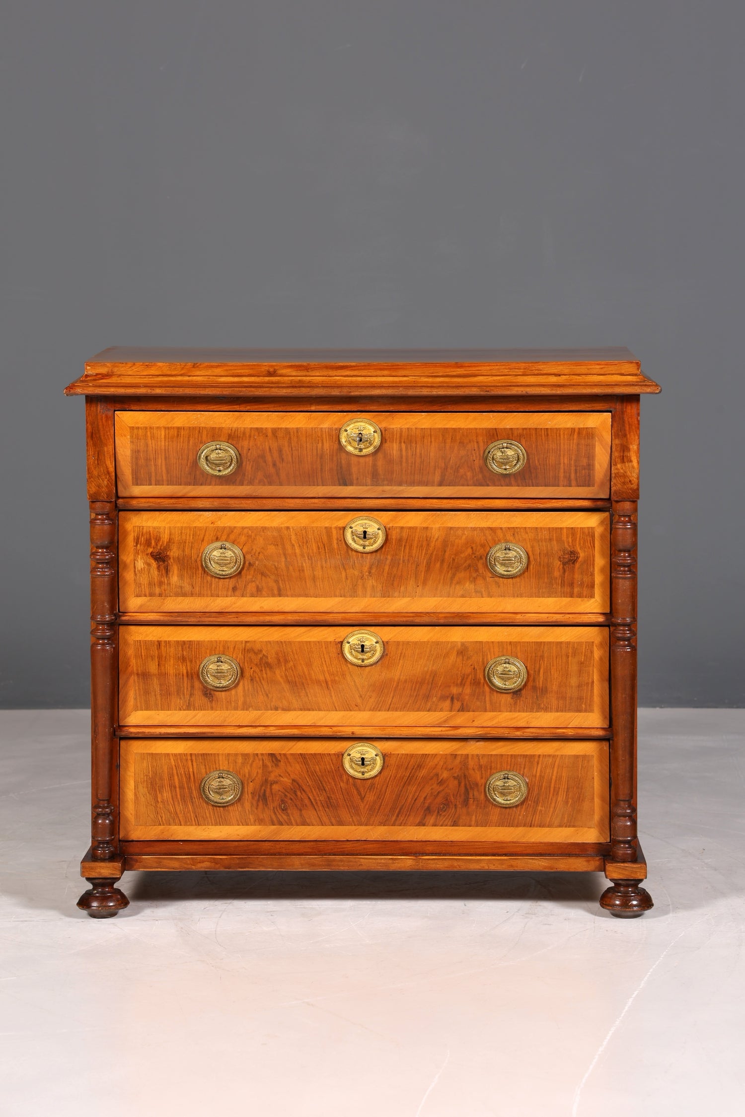 Stilvolle Gründerzeit Kommode Jugendstil Antik Sideboard Schubladenkommode Wäschekommode