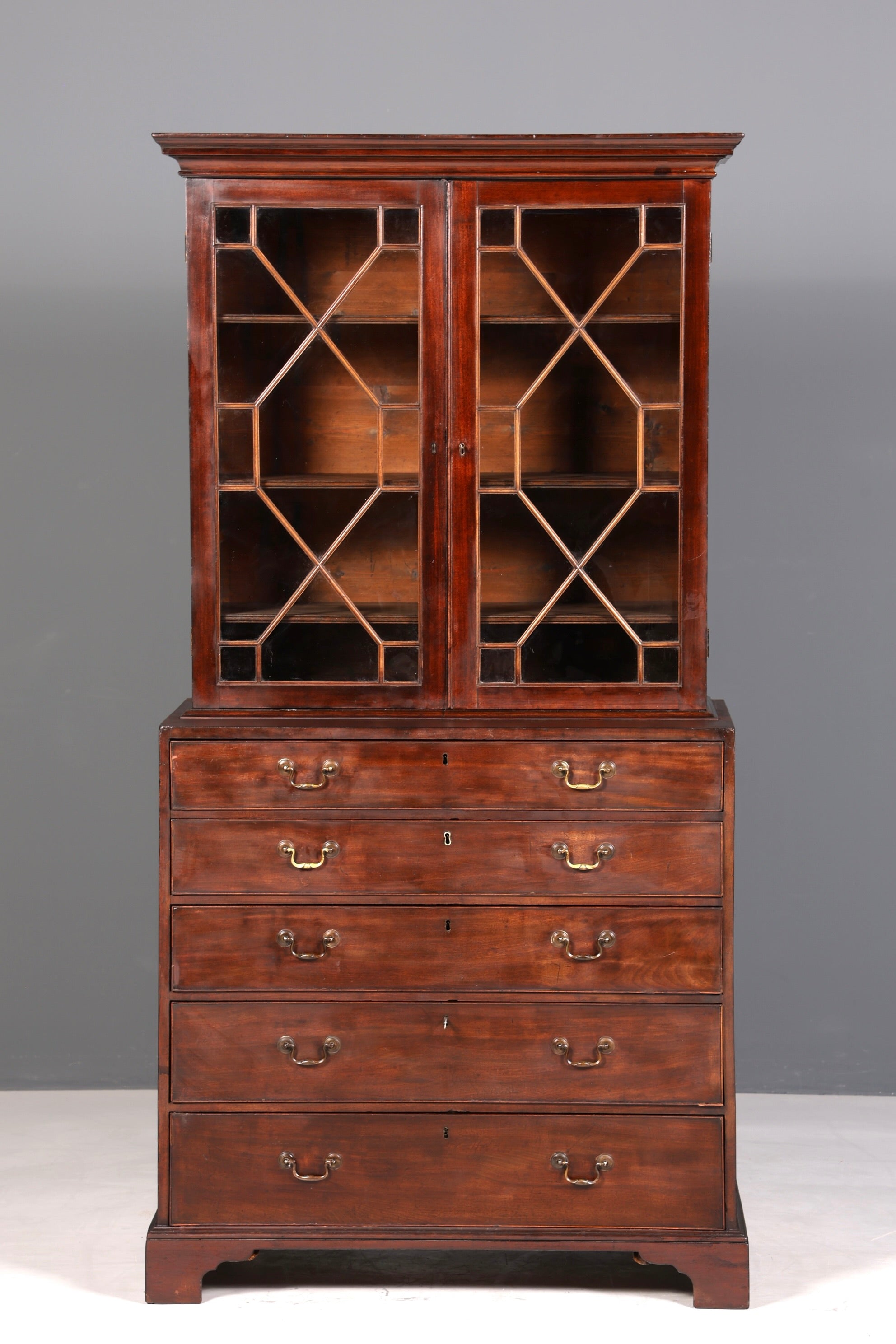 Wunderschöne Englische Antik Vitrine um 1700 George III Mahagoni Bücherschrank Buffet Glasvitrine Kommode