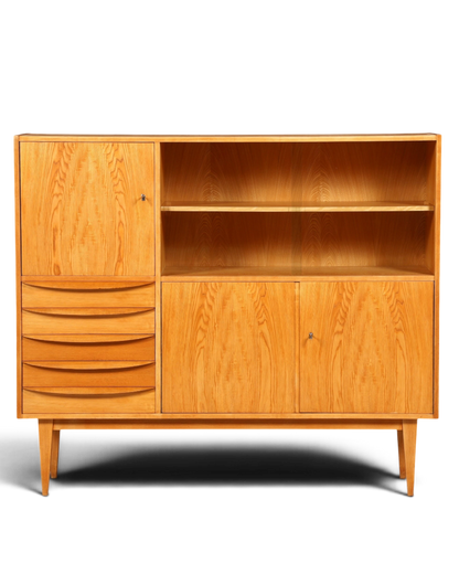 Hauptstadt Möblerei Hellerau Vitrine Modell 602 von Franz Ehrlich aus hellem Holz im Mid-Century-Design