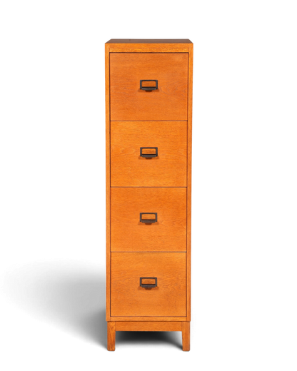 Hauptstadt Möblerei Mid Century Aktenschrank aus massivem Holz mit vier Schubladen im Bauhaus Design