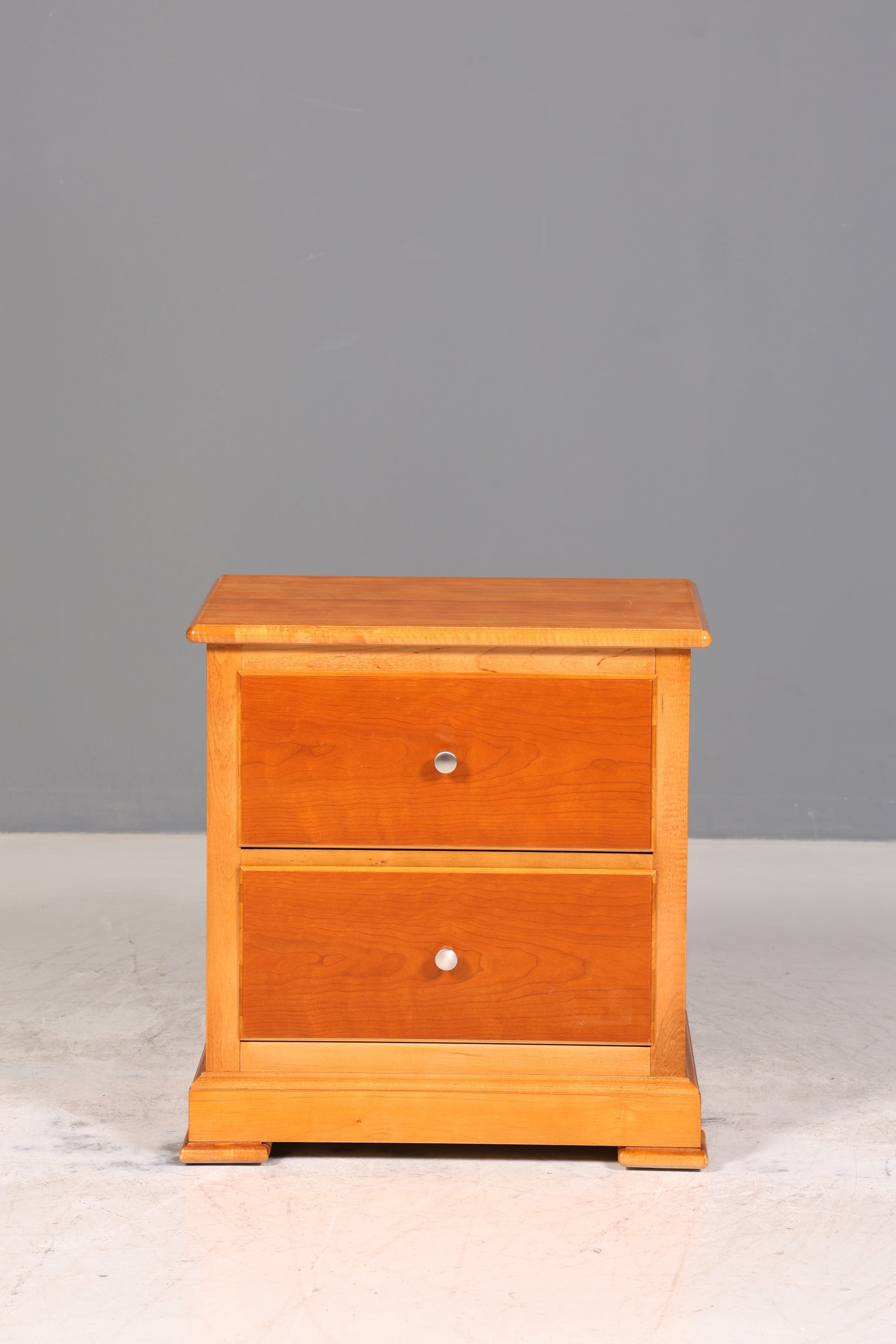 Wunderschöne Kommode der Marke Drexel Heritage Antik Stil Nachttisch USA Schlafzimmer Kommode 1 von 3