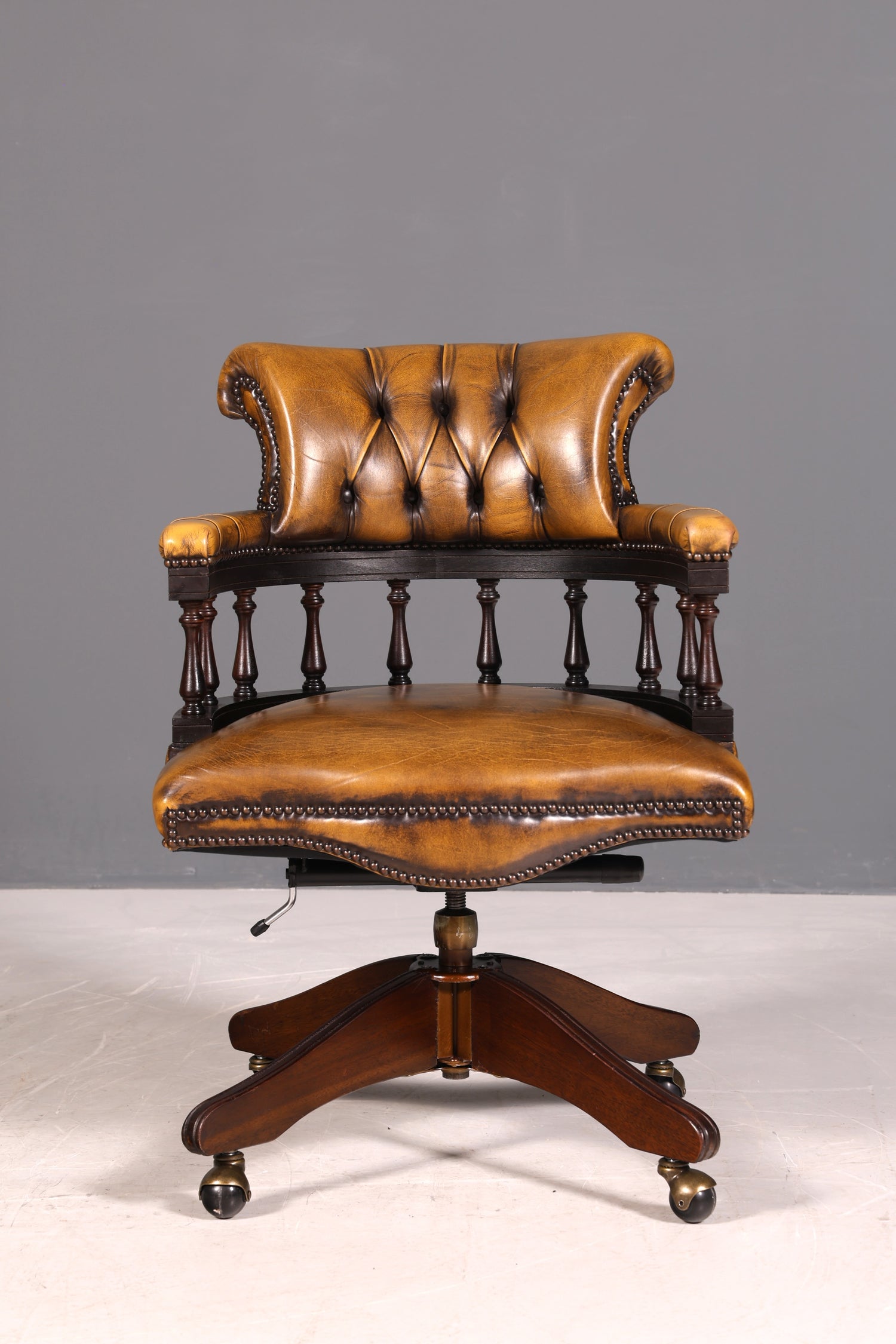 Original Chesterfield Centurion Captain Chair Englisch grün echt Leder Sessel Bürostuhl Office Chair