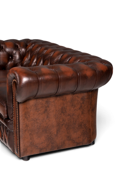 Hauptstadt Möblerei Original Centurion Chesterfield 2-Sitzer Sofa aus braunem Echtleder mit klassischer Knopfheftung