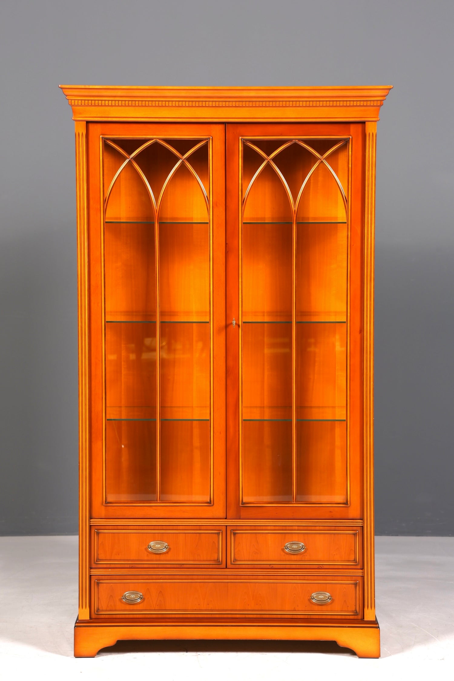 Wunderschöne Englische Vitrine Eibe Bücherschrank Buffet Antik Stil Glasvitrine