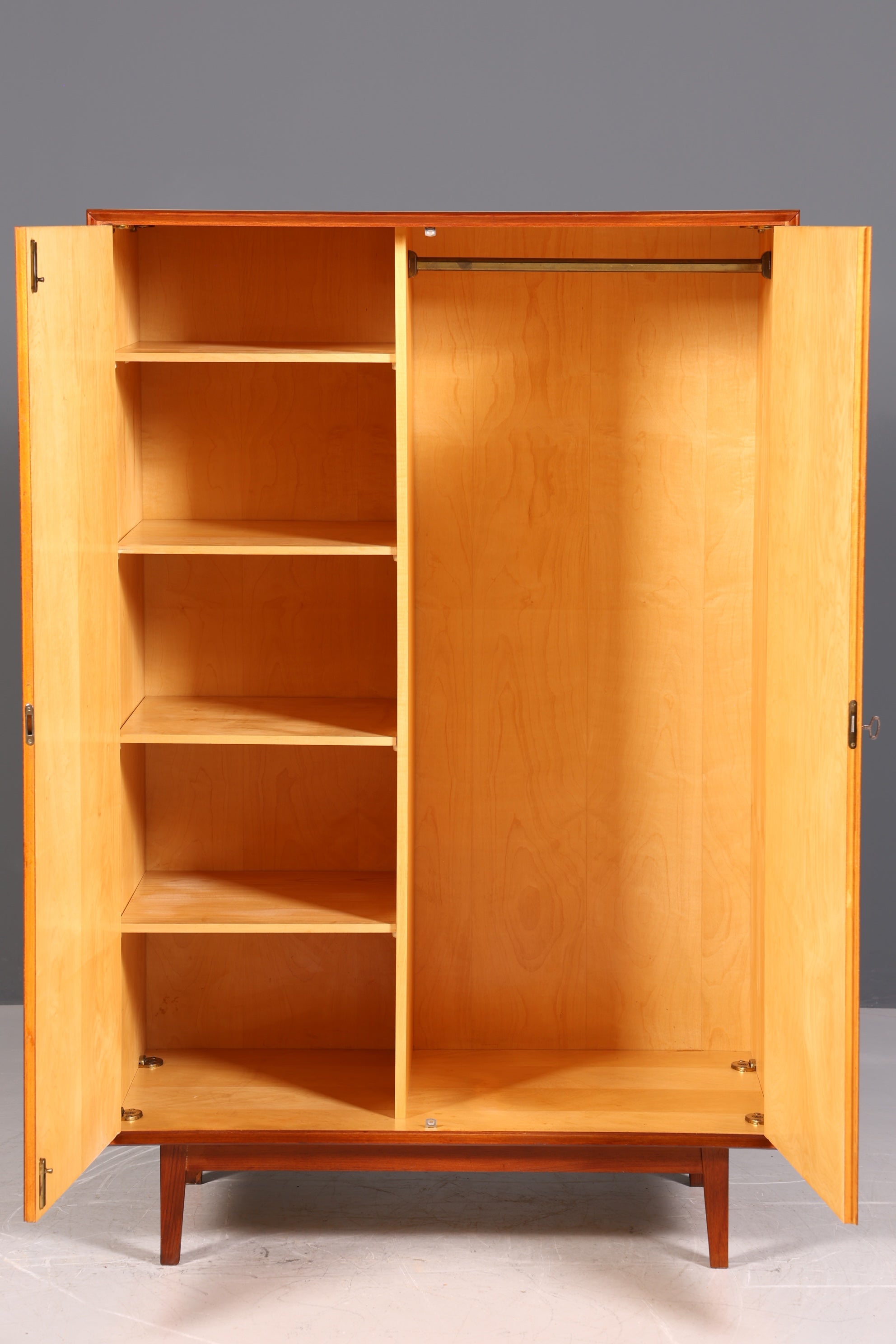 Traumhafter Mid Century Kleiderschrank Vintage Schrank Retro Danish Design Teak Wäscheschrank Dielenschrank