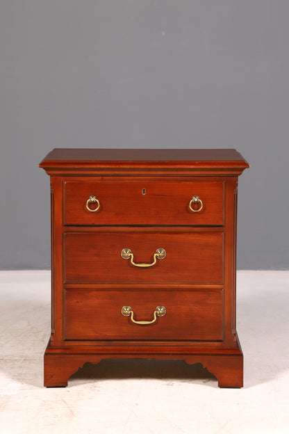 Elegant Drexel Heritage dresser in antique style, bedside table, USA chest of drawers 2 of 2