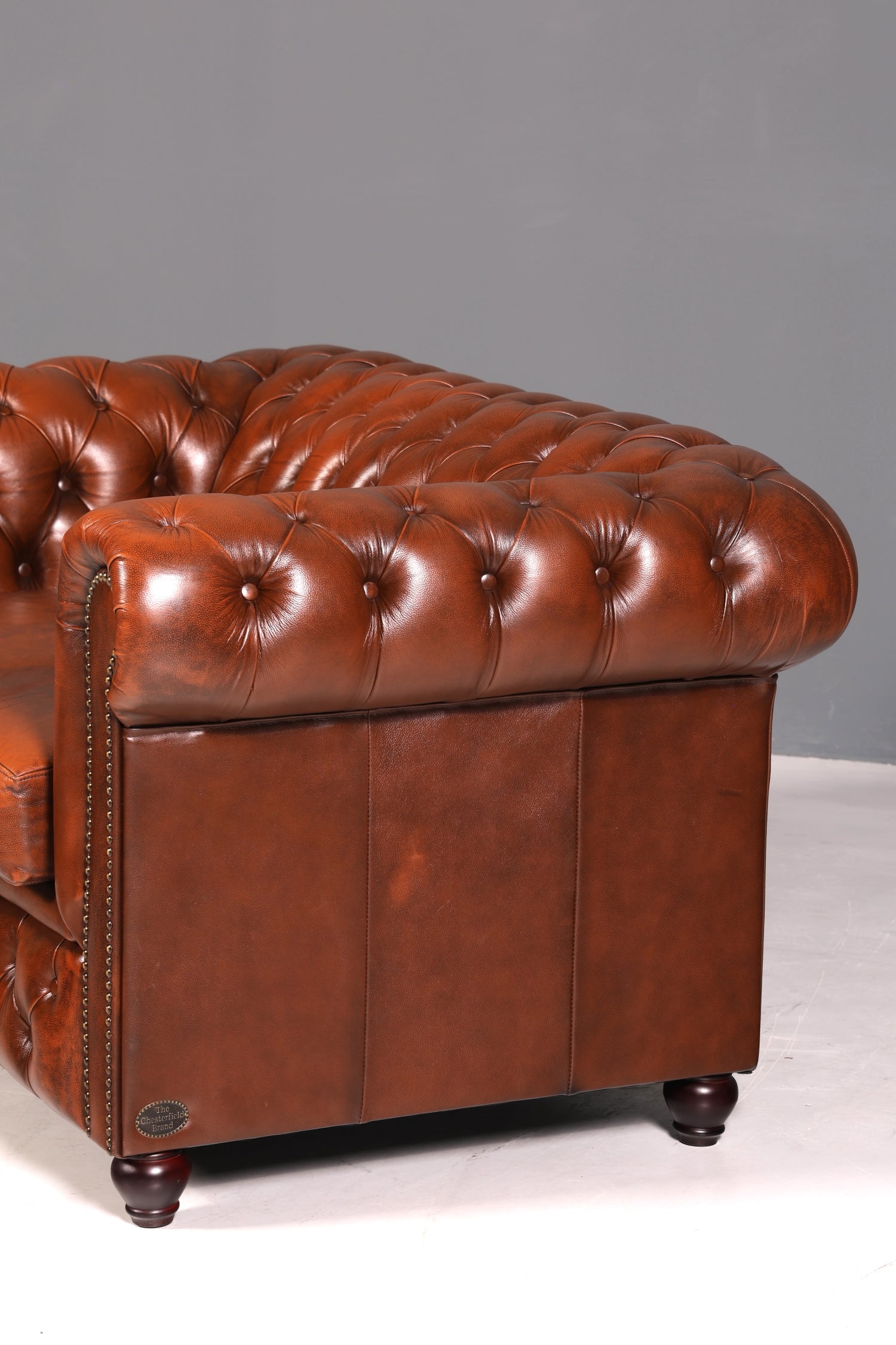 G118 Finish Wunderschönes Original Chesterfield 2er Sofa Englisch Oxblood Leder 2- Sitzer Couch