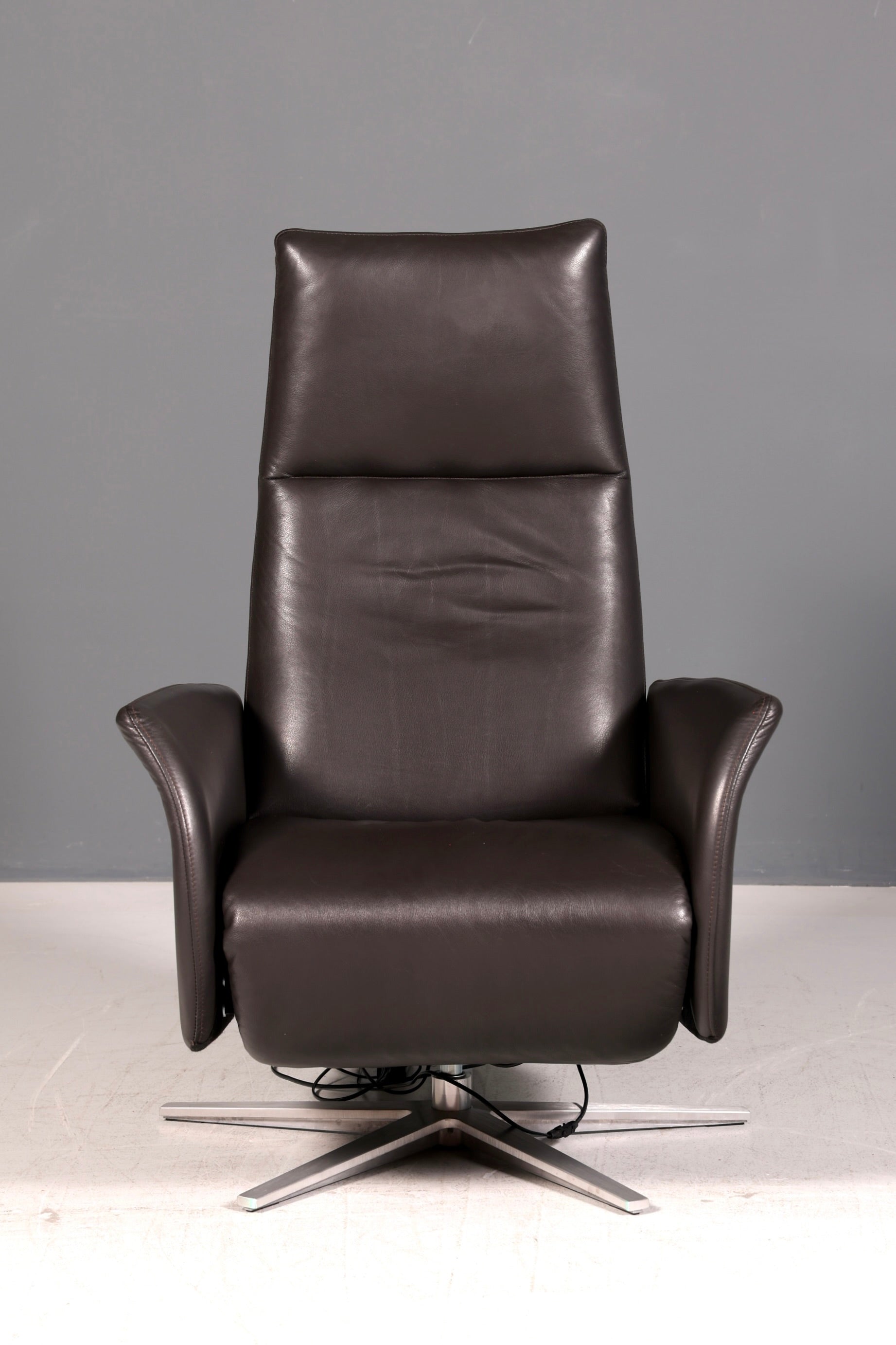 Wunderschöner Mid Century Relaxsessel echt Leder Fernsehsessel elektrisch verstellbar Lesesessel Komfort Design Ledersessel