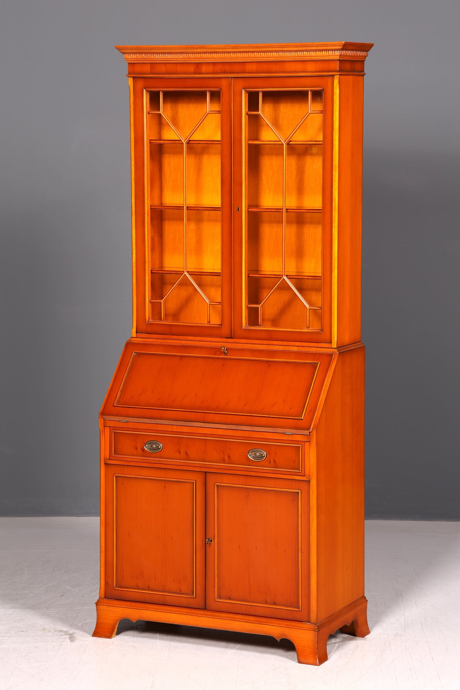 Edler Englischer Sekretär der Marke Heldense Eibe Aufsatzsekretär Schreibschrank Vitrine Bücherschrank Antik Vintage