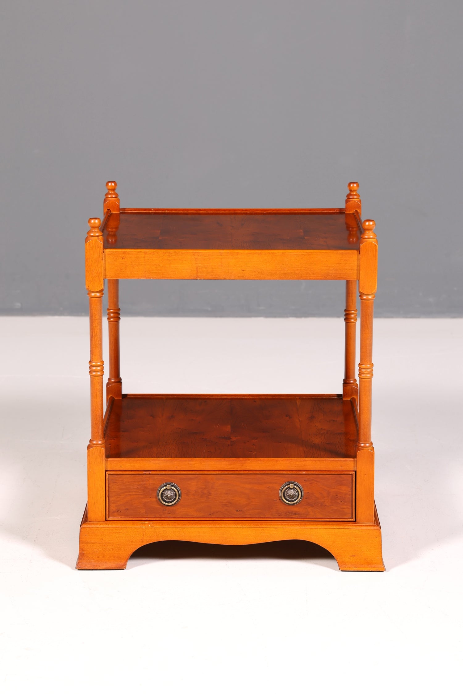 Traumhafter Englischer Antik Couchtisch Beistelltisch Regency Stil Ablagetisch Massivholz