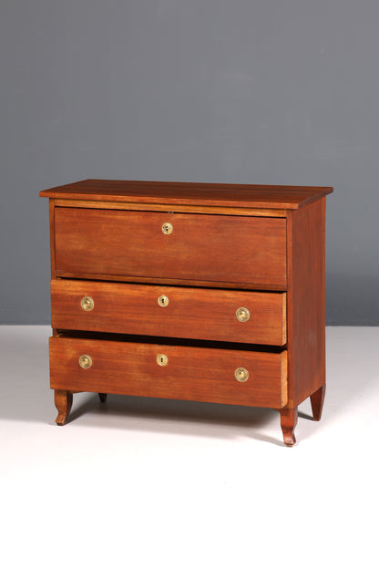 F826 Finish Antik Sekretär?