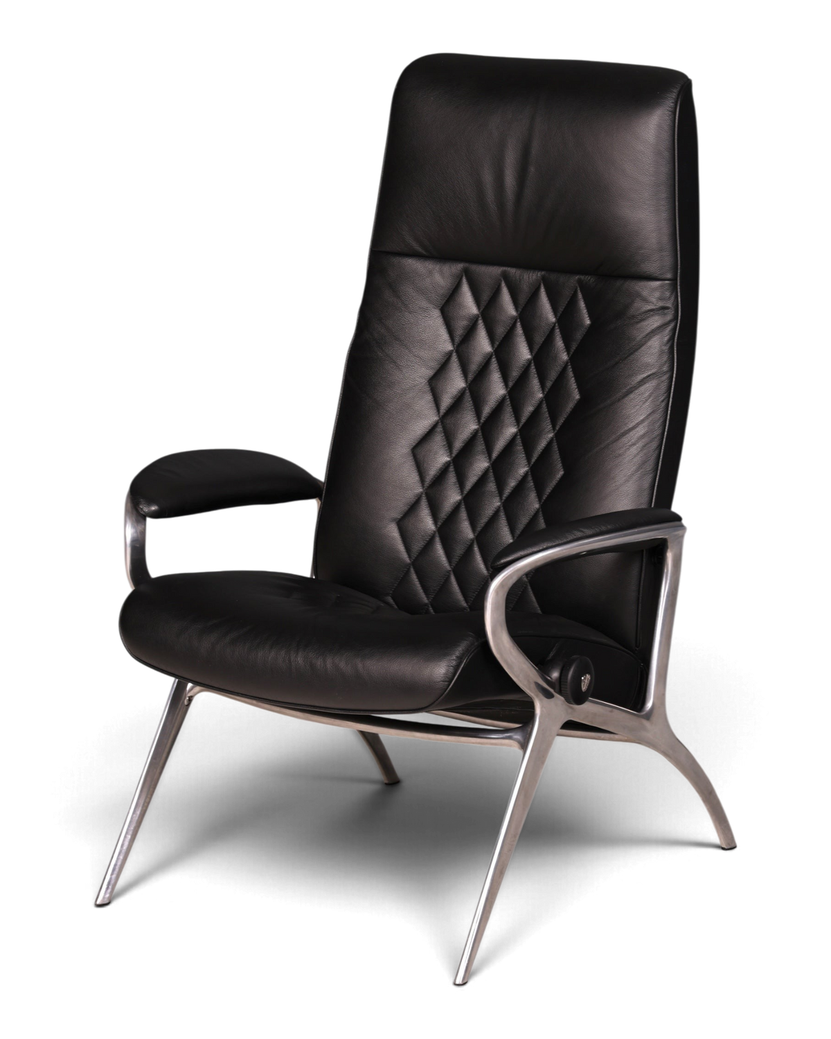 Hauptstadt Möblerei H931 Sessel in schwarzem Leder mit Rautensteppung und elegantem silbernem Metallgestell